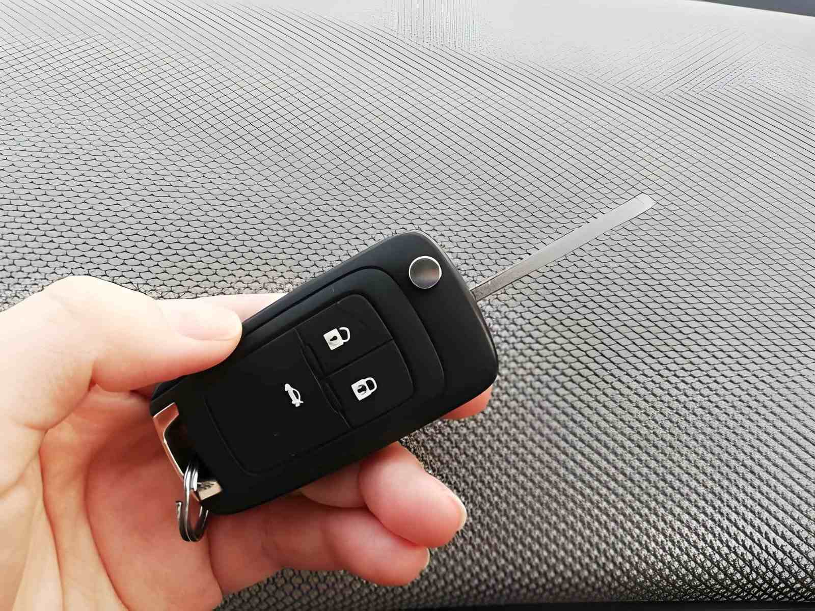 Car key with remote control
