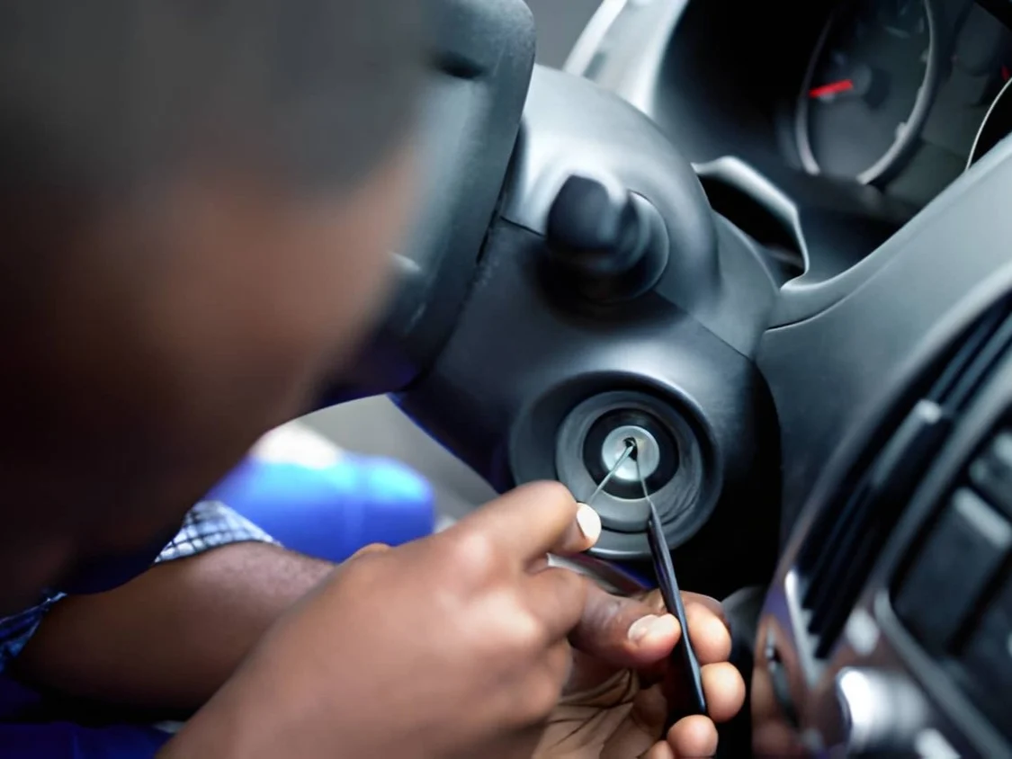 Car unlock by locksmith hand
