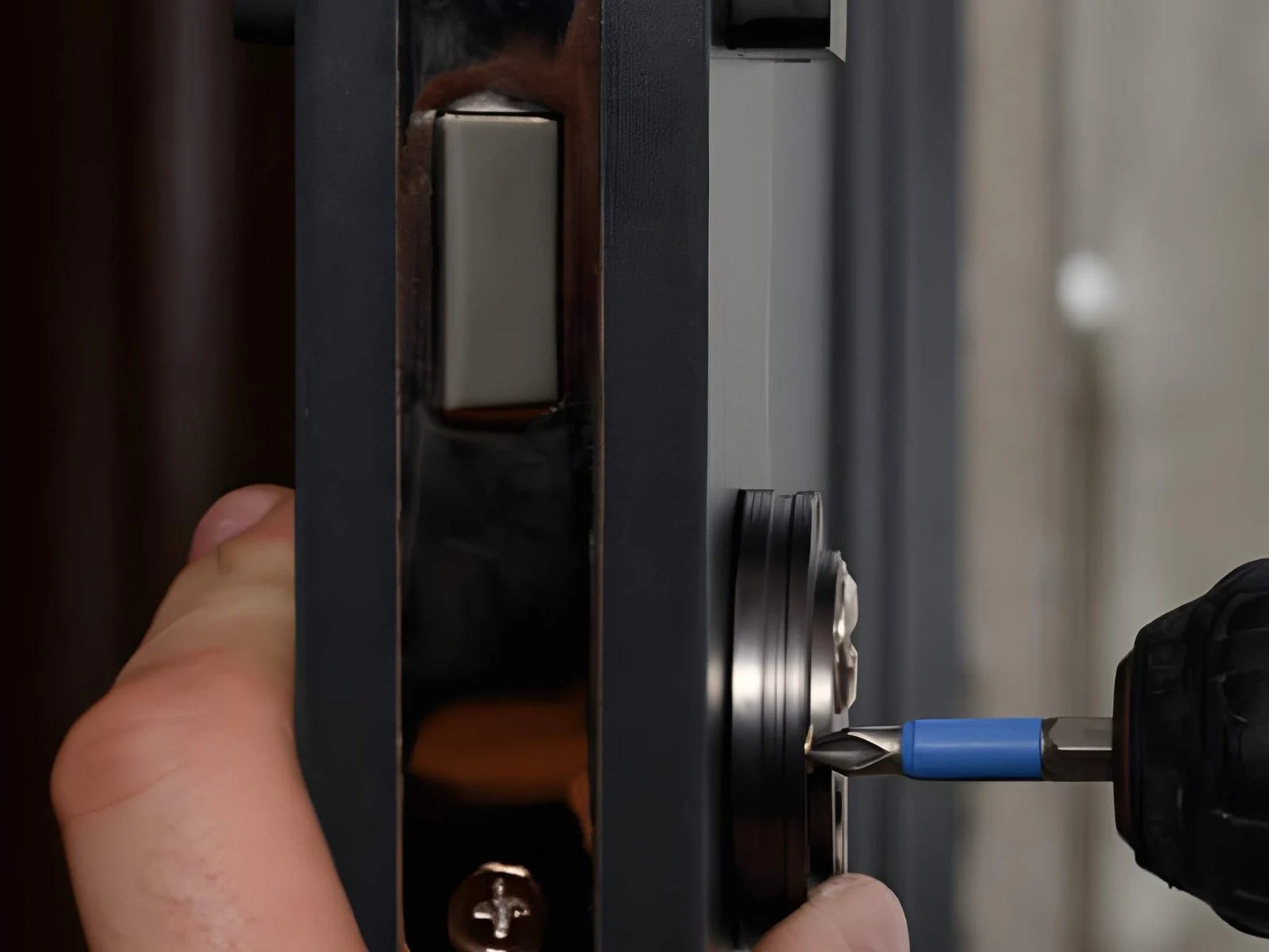 Installation of lock and door handle to interior