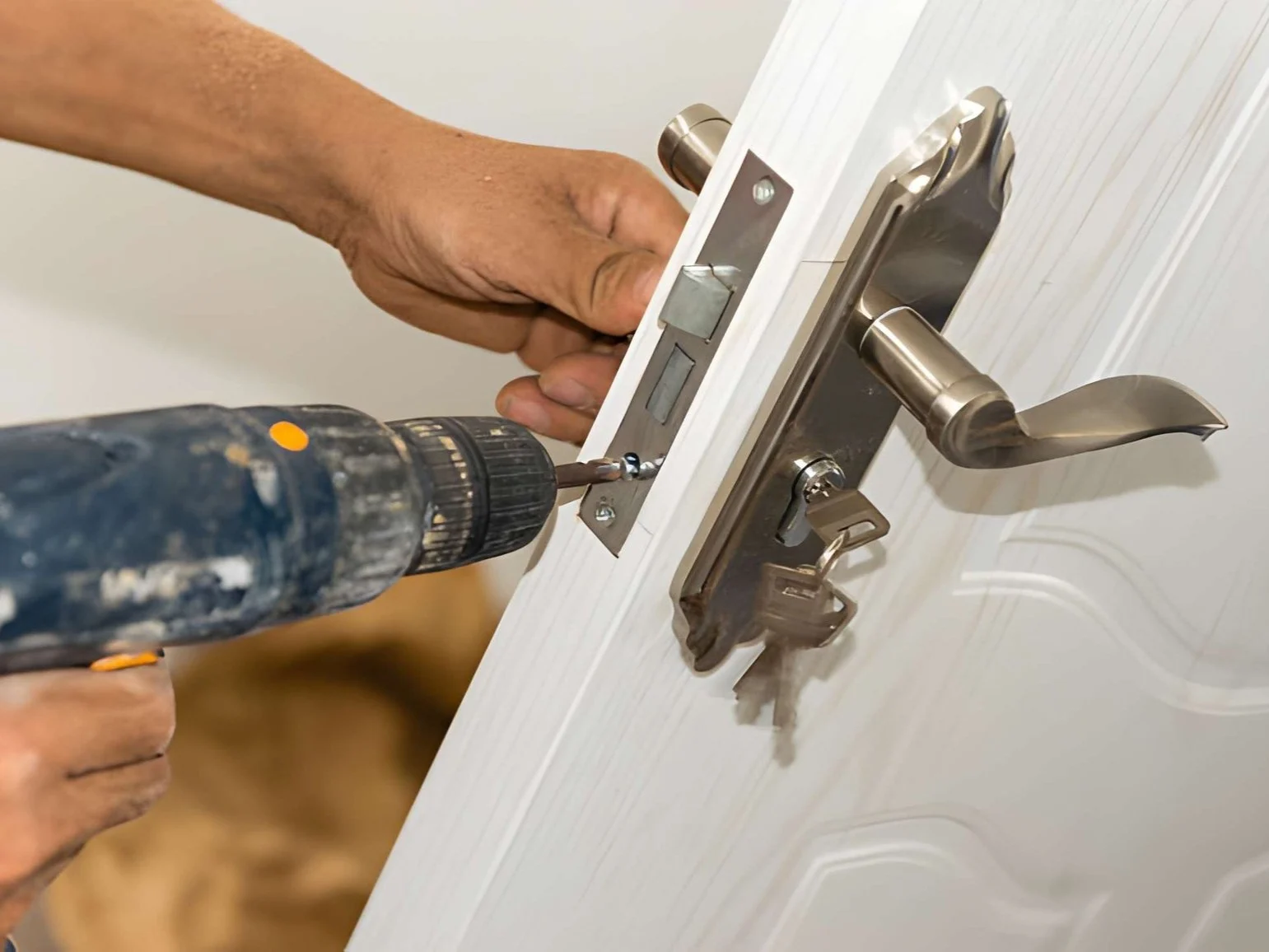 Locksmith installation changing door locks