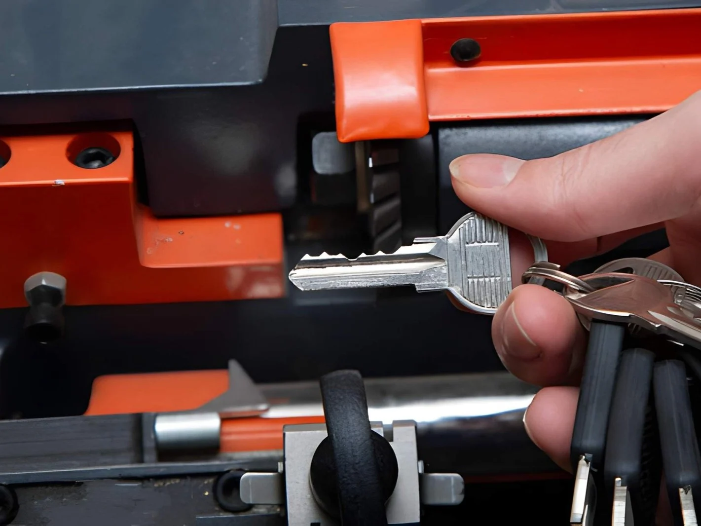 Making apartment keys on a copying machine